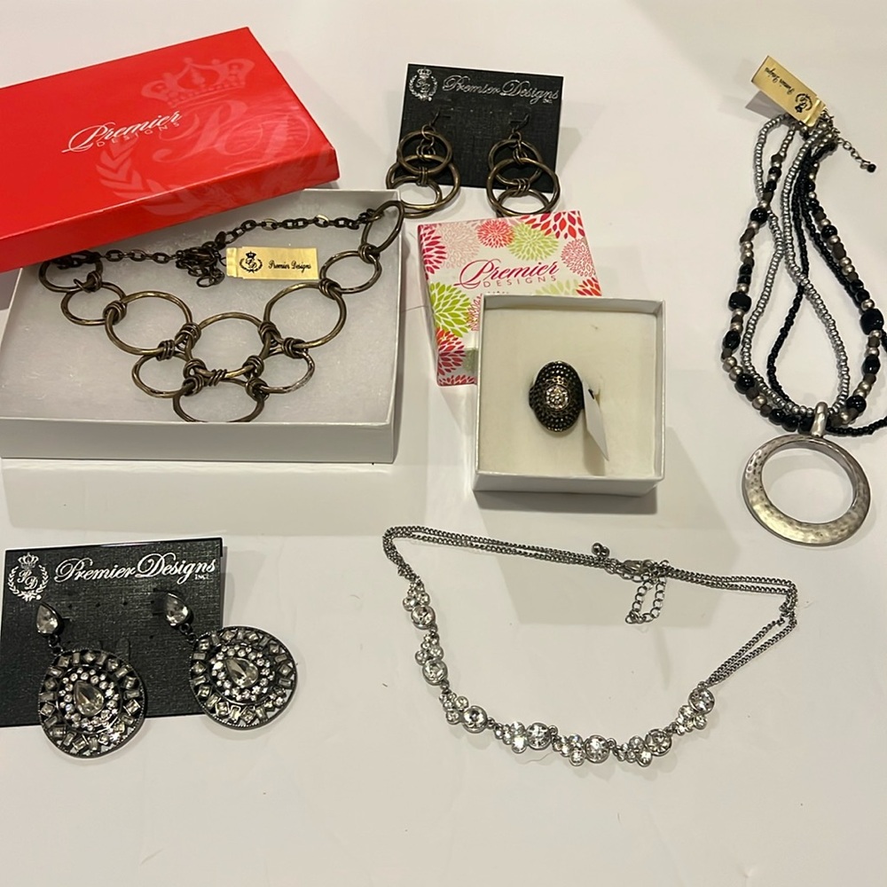 Bundle of Premier Designs Jewelry